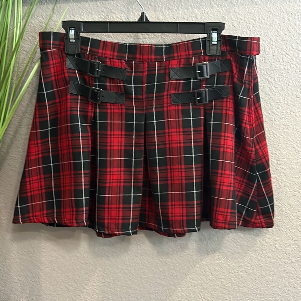 B6/1 Hot Topic, Buckle plaid, mini skirt size large
